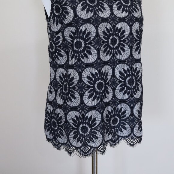 BANANA REPUBLIC Size Medium Sleeveless Black Gray Floral Lace Blouse Top - Picture 4 of 9